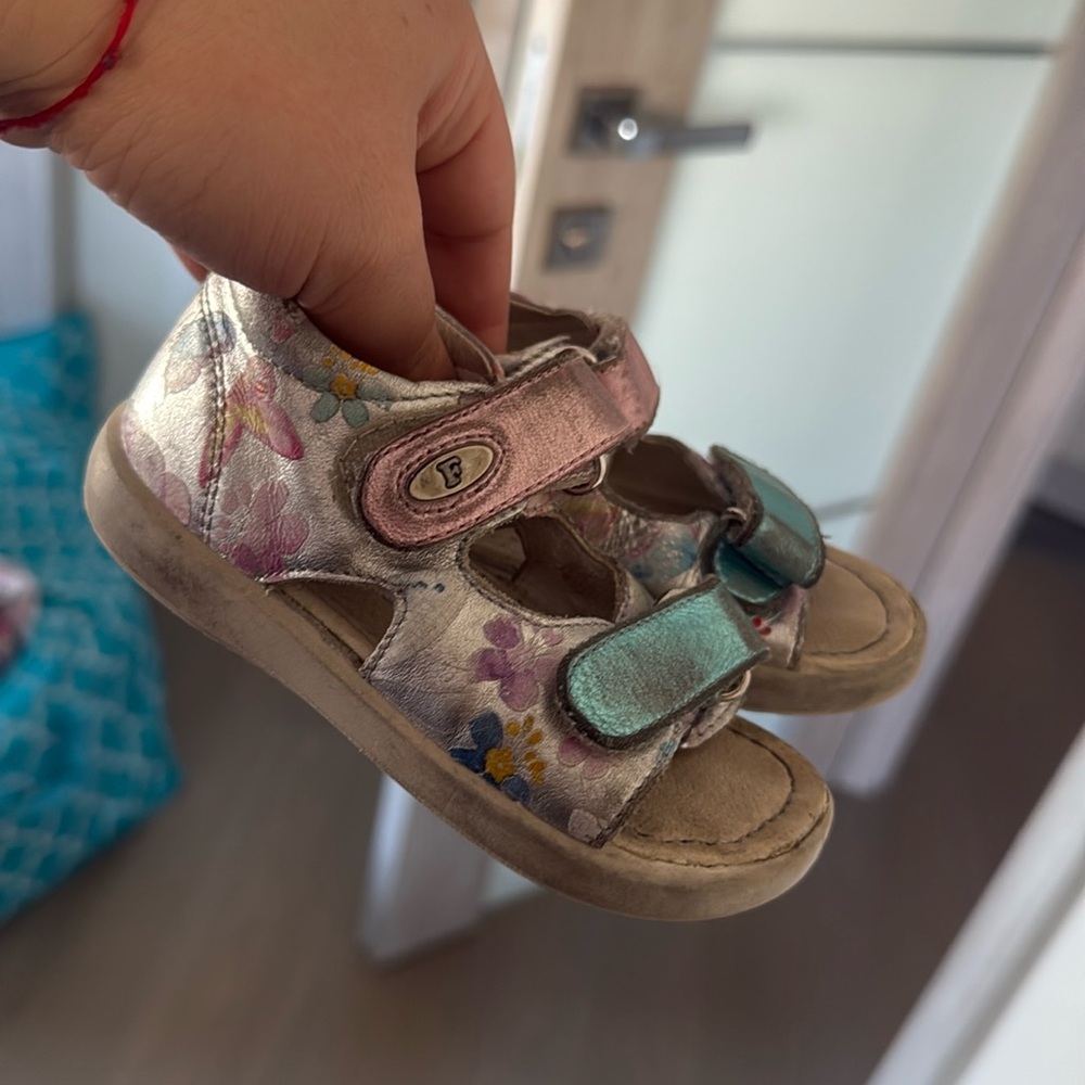 Naturino sandals size 22
